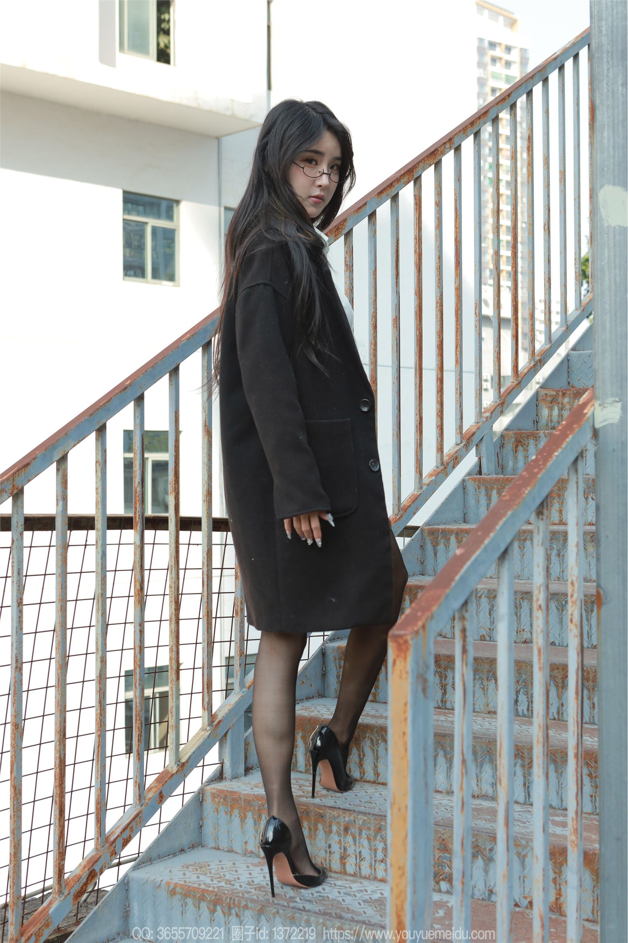 IESS异思趣向  2024.12.22 丝享家 1930 小宝《眼镜美女》